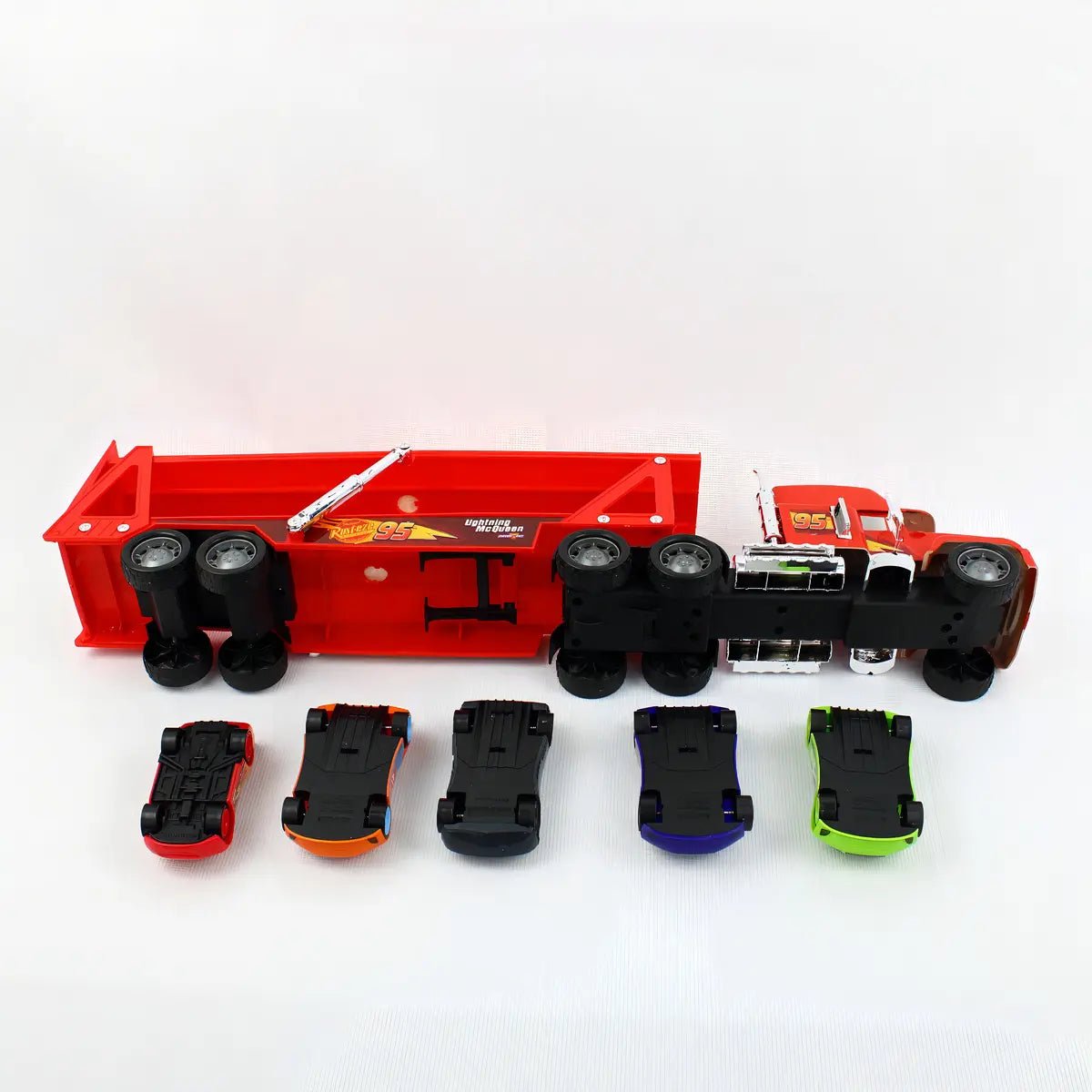 Toymark Disney Pixar Cars Mack Transportador con 5 Autos - Chido Toys
