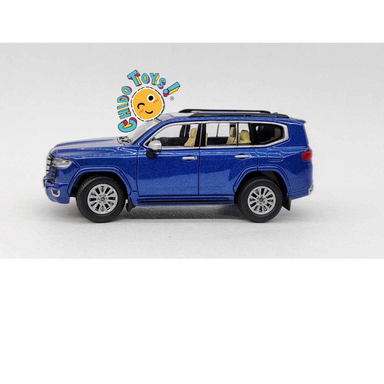 Toyota Land Cruiser LC300 a escala 1/64 - Chido Toys