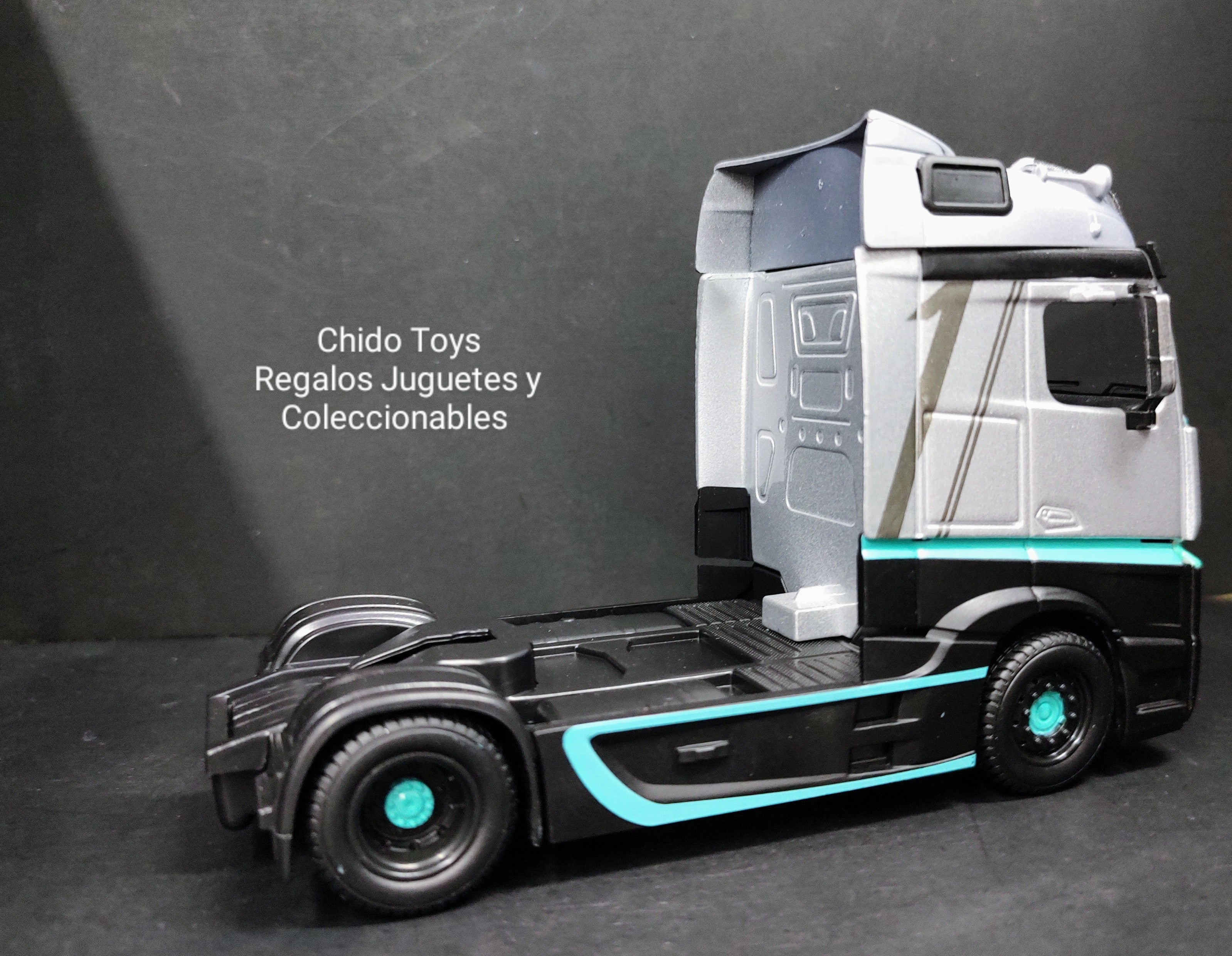Tractor Truck a escala marca Burago, modelo Mercedes Benz Actros 2, edad 3+ - Chido Toys