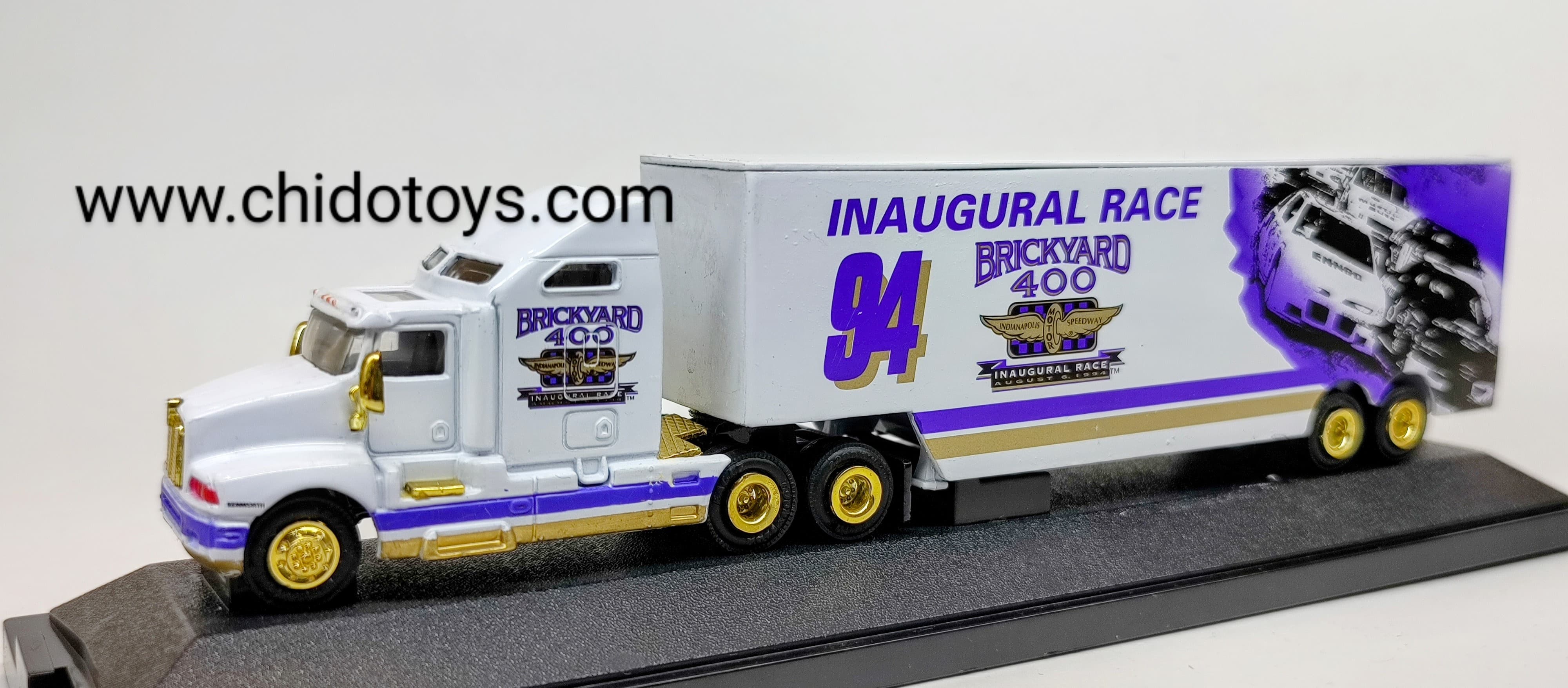 Trailer a escala marca ERTL, Modelo T600 Aero - Chido Toys