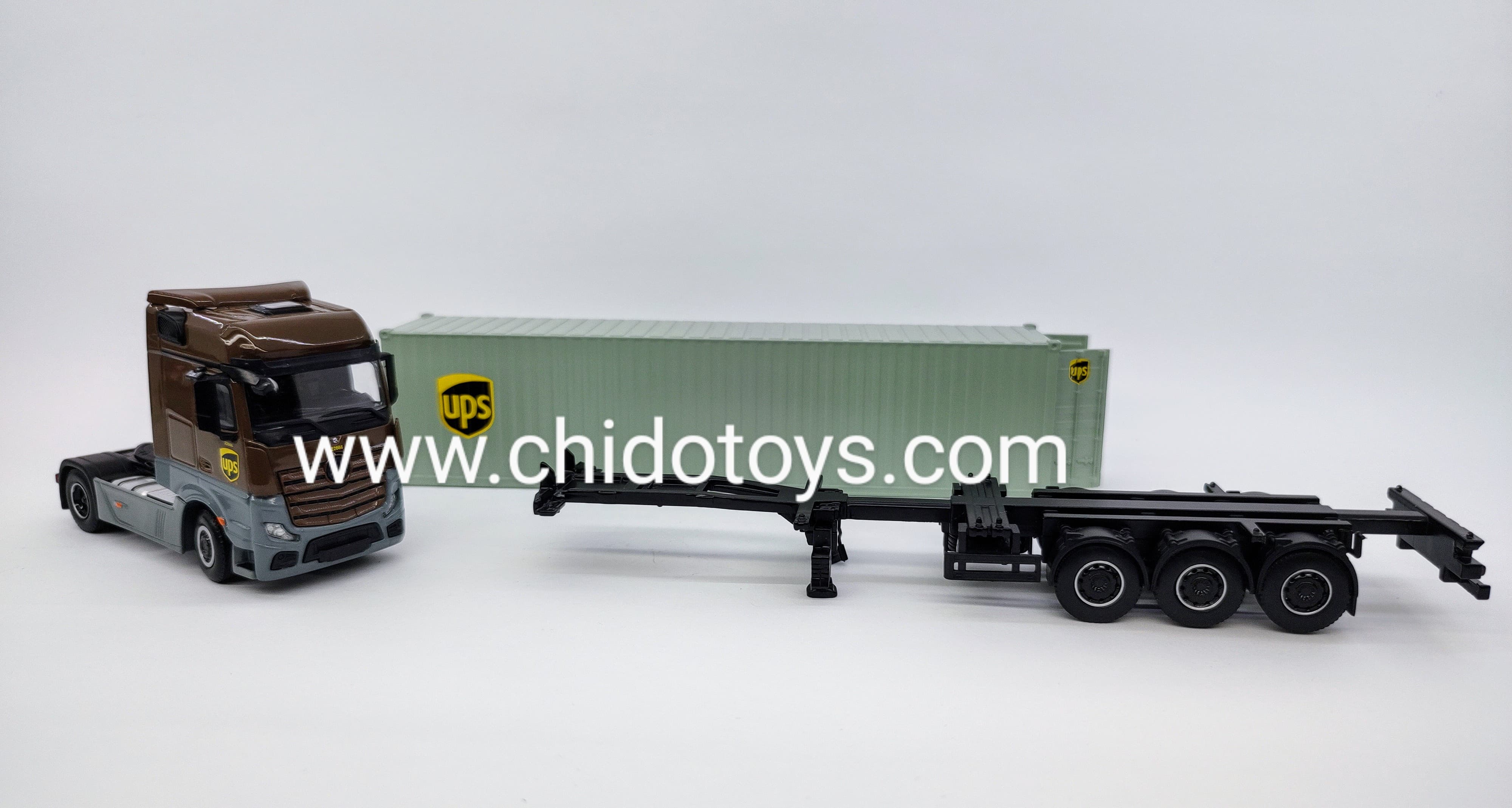 Tráiler a escala marca Mini GT, Modelo Mercedes Benz Actros W40 UPS - Chido Toys