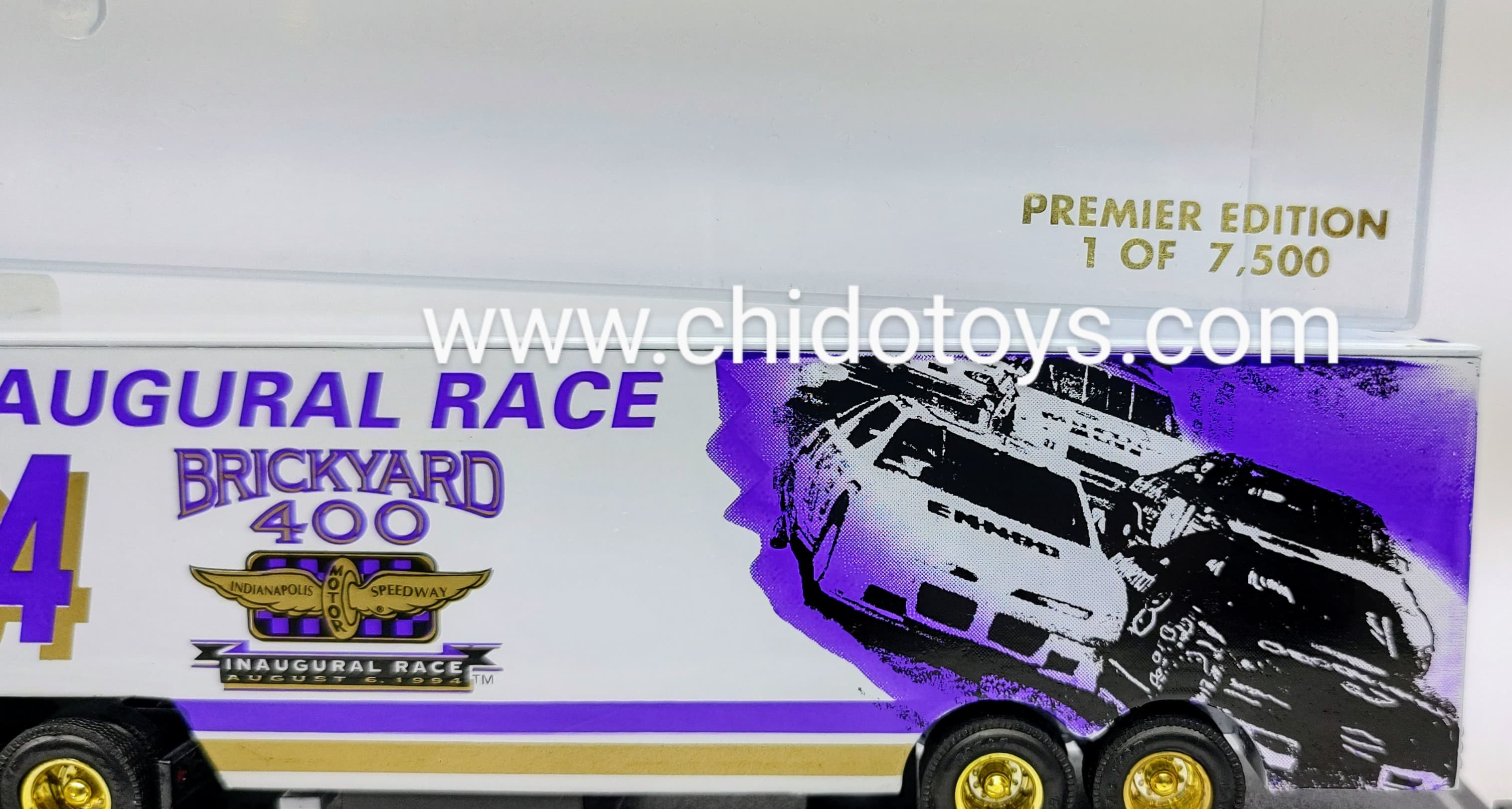 Trailer a escala marca Racing Champions, modelo Kenworth T600 aerocab 1994 conmemorativo de la carrera inaugural "Brickyard 400" - Chido Toys