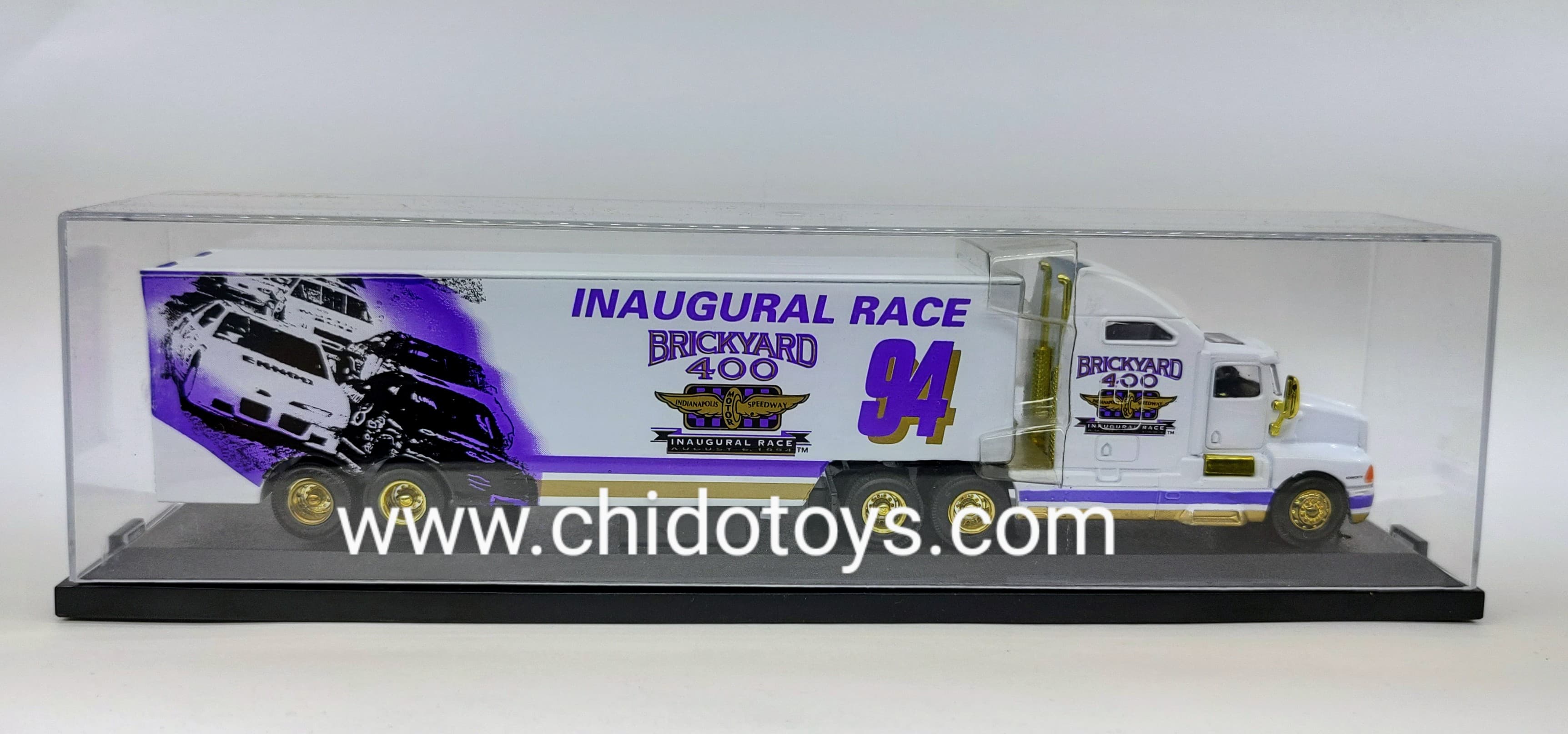 Trailer a escala marca Racing Champions, modelo Kenworth T600 aerocab 1994 conmemorativo de la carrera inaugural "Brickyard 400" - Chido Toys
