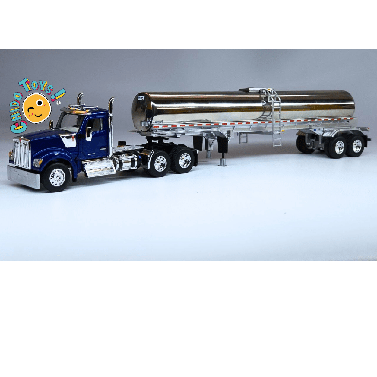 Tráiler Kenworth W990 con Pipa Cromada 1:64 Iconic Replicas – Modelo Diecast de Colección - Chido Toys