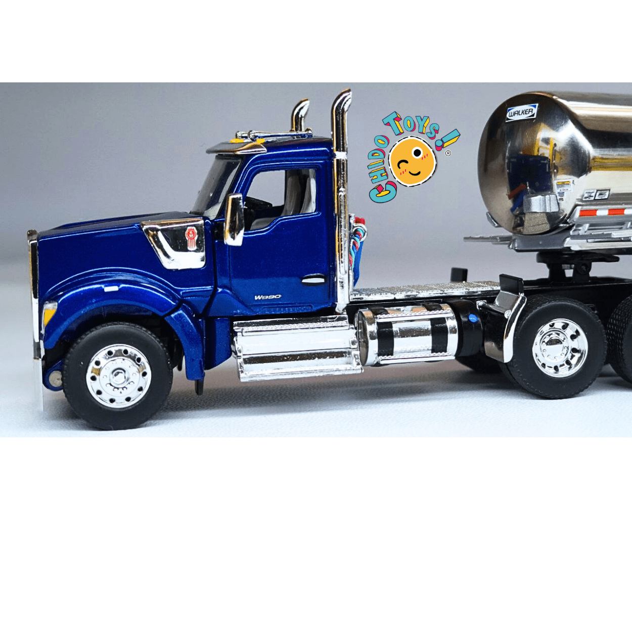 Tráiler Kenworth W990 con Pipa Cromada 1:64 Iconic Replicas – Modelo Diecast de Colección - Chido Toys