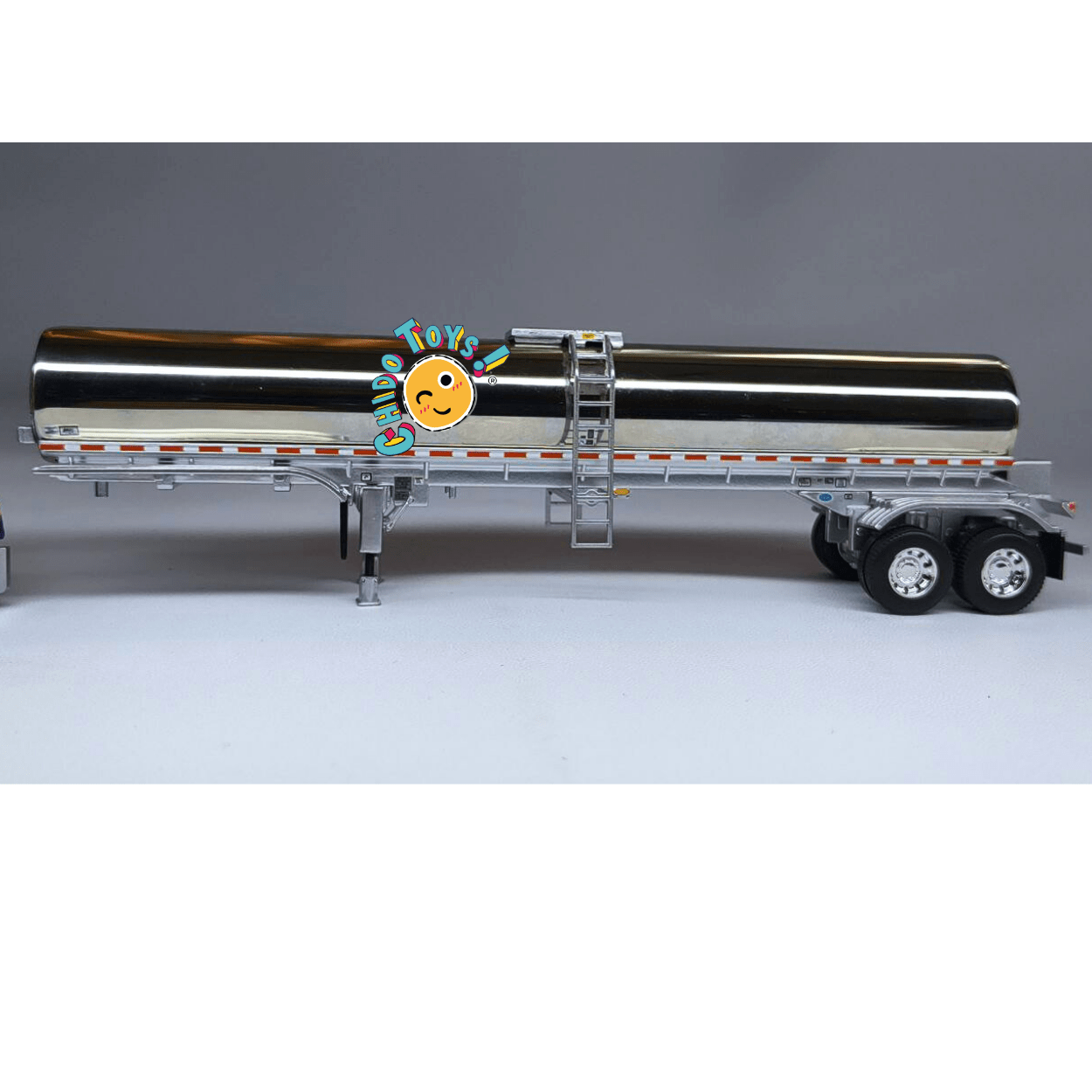 Tráiler Kenworth W990 con Pipa Cromada 1:64 Iconic Replicas – Modelo Diecast de Colección - Chido Toys