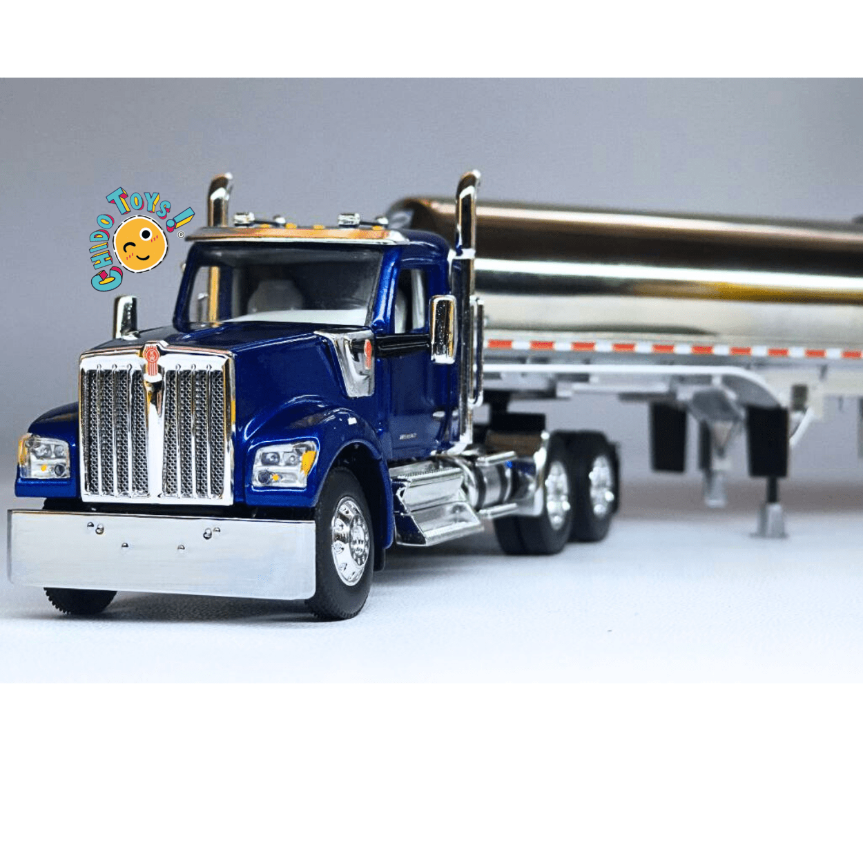 Tráiler Kenworth W990 con Pipa Cromada 1:64 Iconic Replicas – Modelo Diecast de Colección - Chido Toys