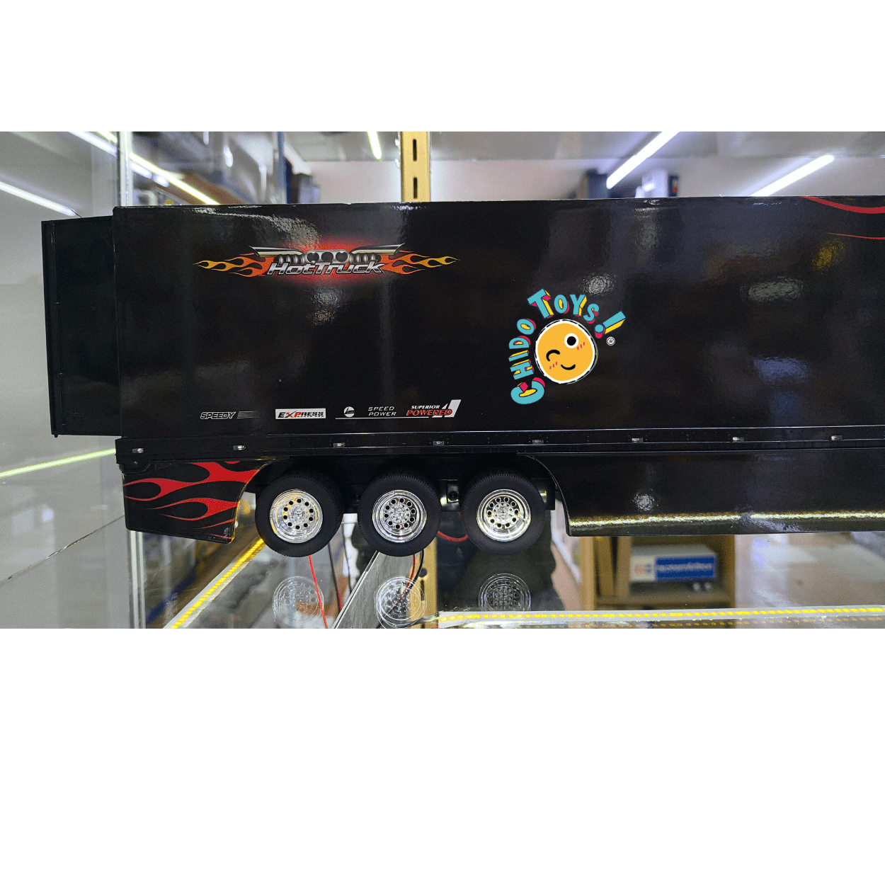 Tráiler RC Gigante 1:26 con luz y sonido – llantas de goma y batería recargable USB - Chido Toys