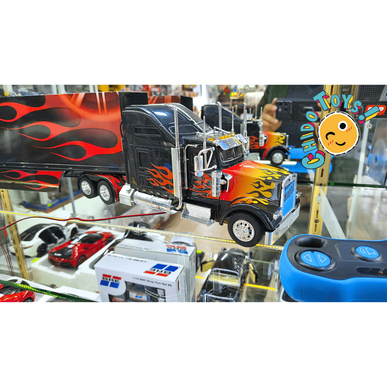 Tráiler RC Gigante 1:26 con luz y sonido – llantas de goma y batería recargable USB - Chido Toys