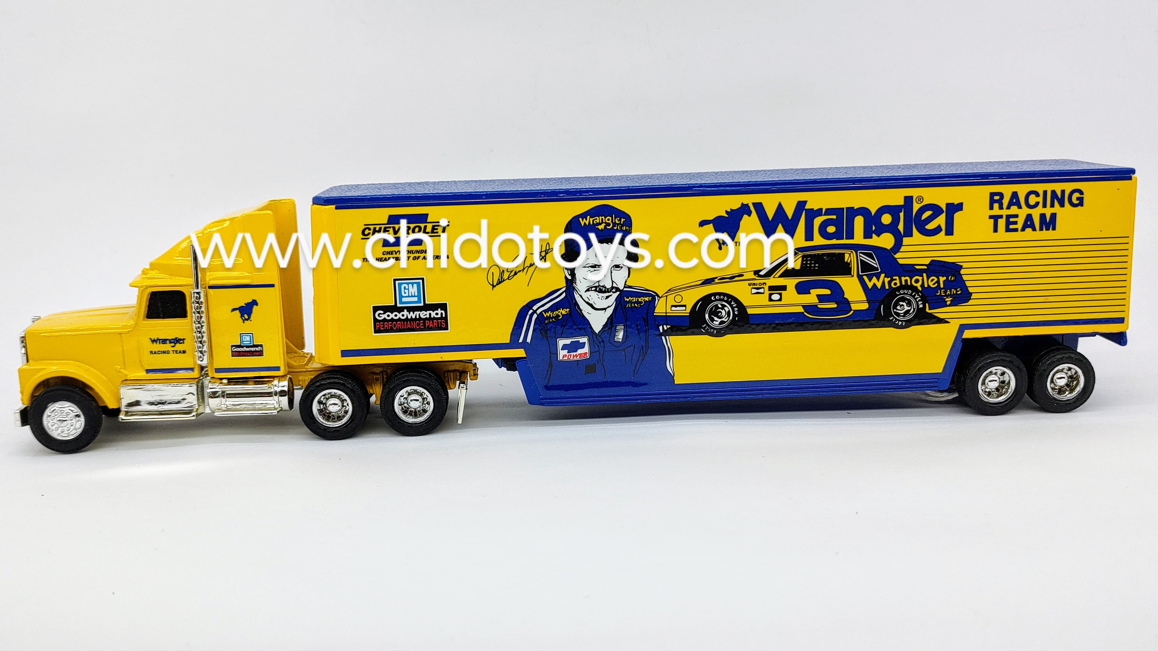 Tráler a escala marca ERTL, Modelo Wrangler Racing Team - Chido Toys