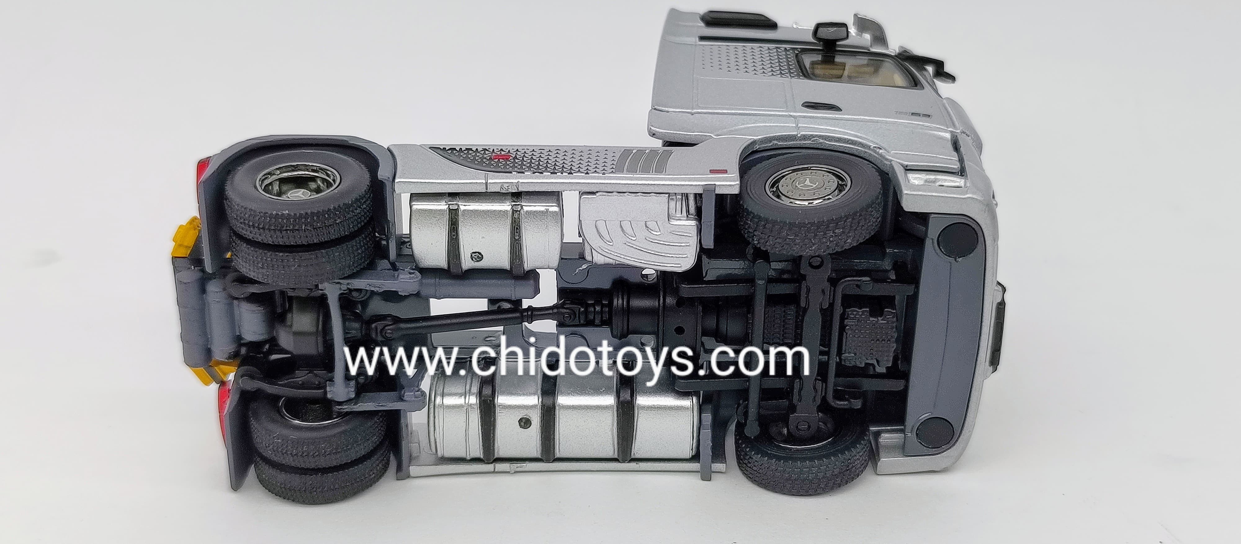 Transportador (Nodriza) a escala marca GCD, Modelo Mercedes - Benz Actros - Chido Toys