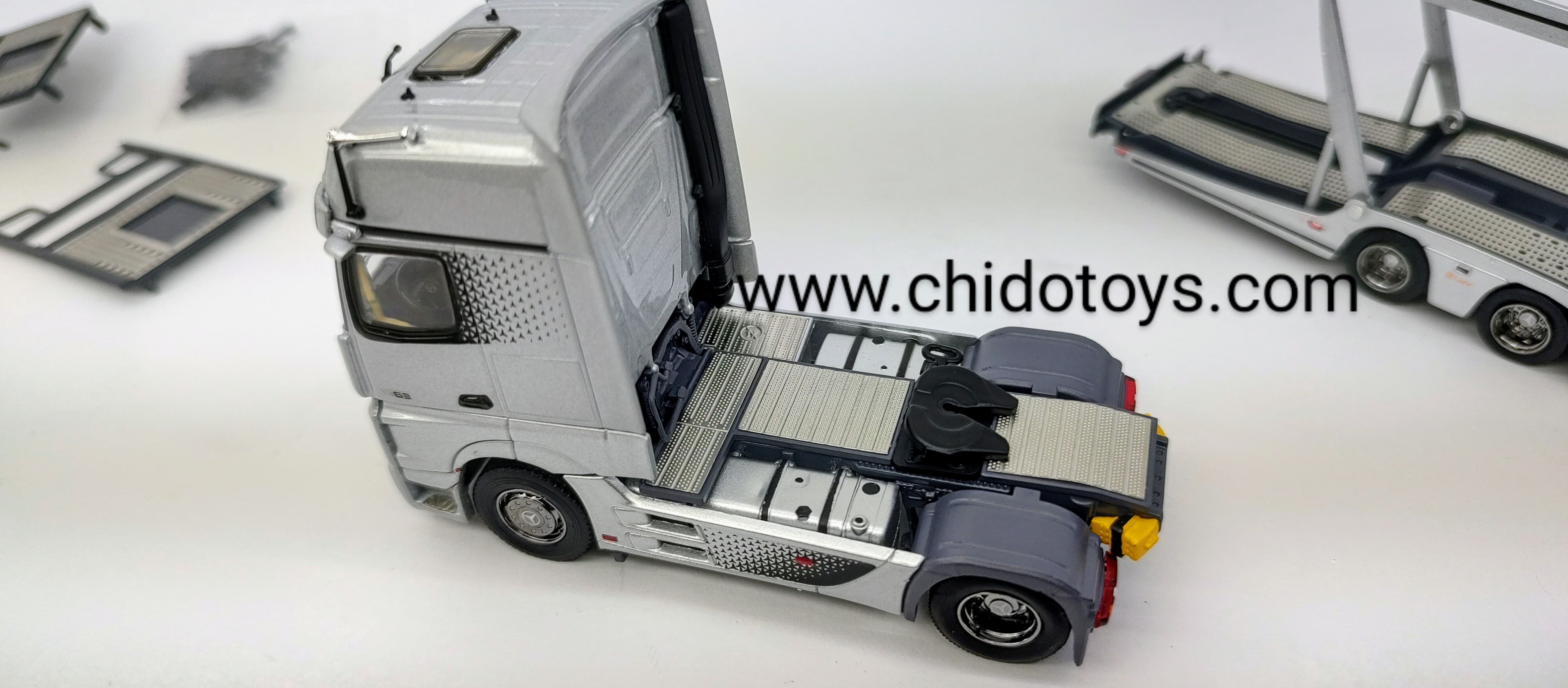 Transportador (Nodriza) a escala marca GCD, Modelo Mercedes - Benz Actros - Chido Toys