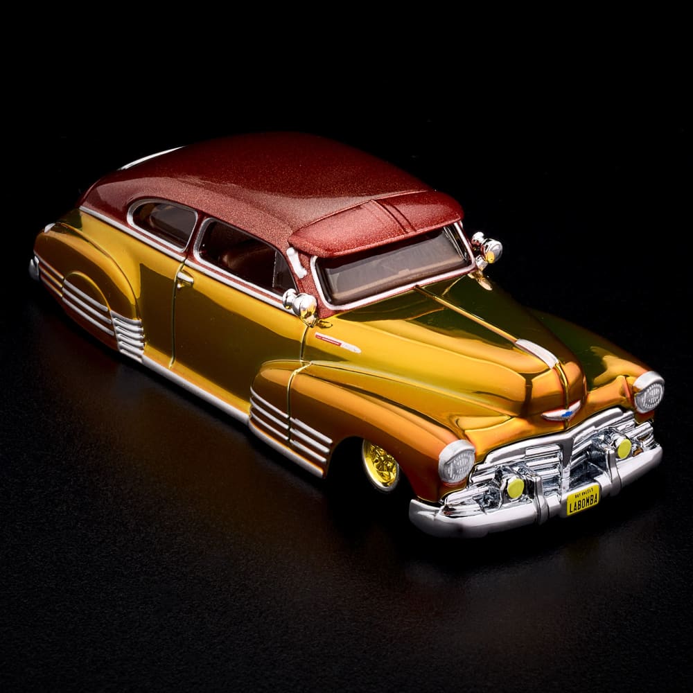 Hot Wheels RLC 1948 Chevrolet Fleetline 1:64 Spectraflame Gold con suspensión ajustable