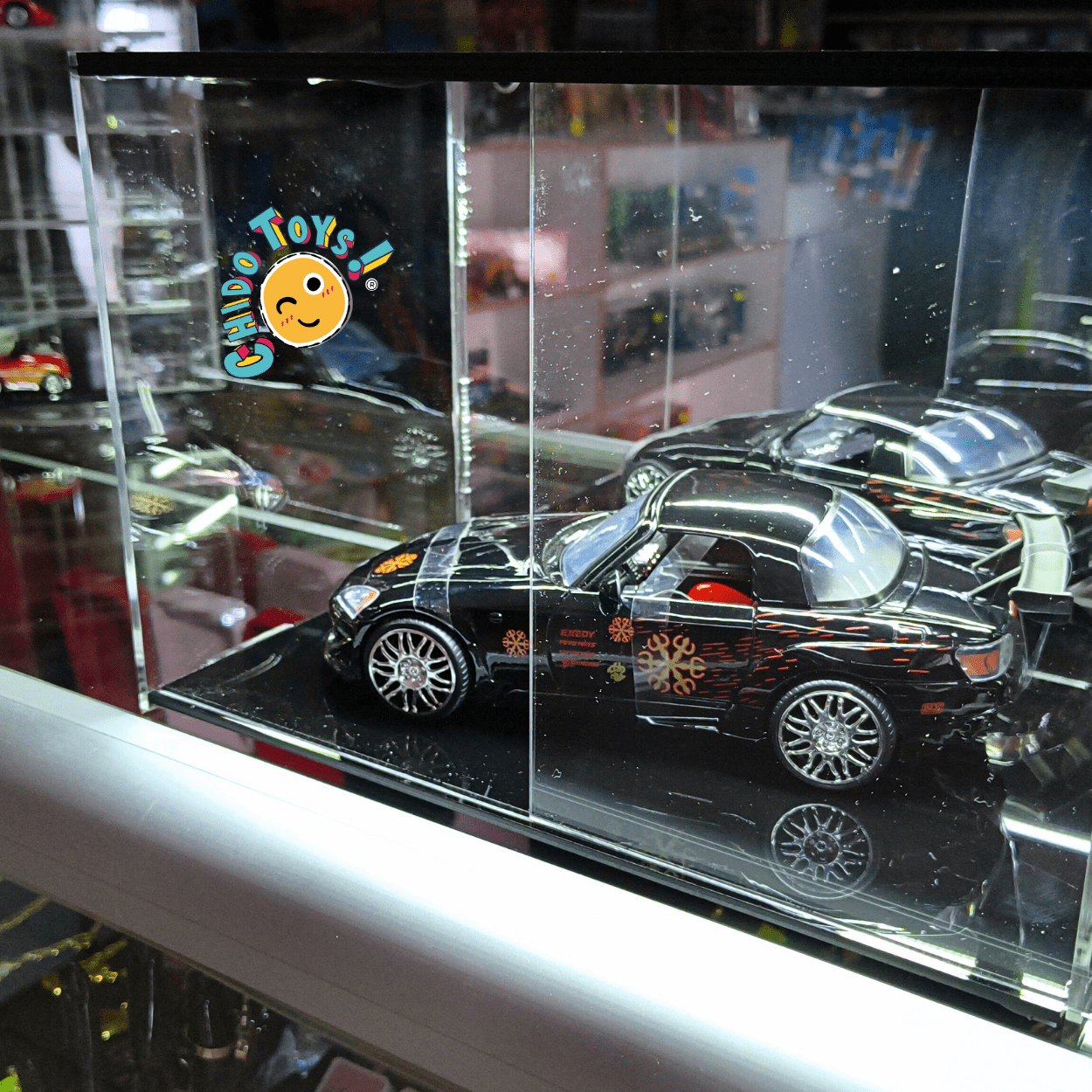 Vitrina acrílica con LED para escalas hasta 1:24 – espejo trasero, negro piano – Hecha en México - Chido Toys