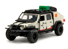 Cargar imagen en el visor de la galería, Auto a escala marca Jada, Modelo Jeep Gladiator Jurassic Park
