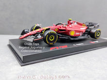 Cargar imagen en el visor de la galería, Auto a escala marca Bburago; Modelo Ferrari Racing F1-75 2022 #55 C. Sainz Con Piloto
