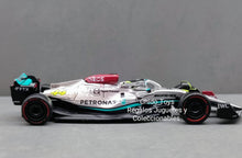 Cargar imagen en el visor de la galería, Auto a escala marca Sparky, Modelo Mercedes Benz AMG Petronas F1 #44 Temporada 2022
