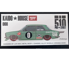 Cargar imagen en el visor de la galería, Auto a escala marca Kaido House, modelo Datsun 510, Edad 14+, color verde menta
