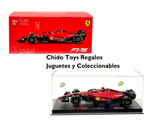 Cargar imagen en el visor de la galería, Auto a escala marca Bburago; Modelo Ferrari Racing F1-75 2022 #55 C. Sainz Con Piloto
