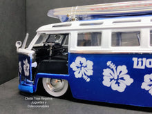 Cargar imagen en el visor de la galería, Auto a escala marca Jada, modelo V.W T1 Bus Stitch, edad 8+
