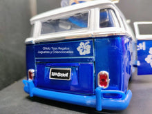 Cargar imagen en el visor de la galería, Auto a escala marca Jada, modelo V.W T1 Bus Stitch, edad 8+
