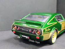 Cargar imagen en el visor de la galería, Auto a escala marca Maisto Design, Modelo Skyline 2000 GT-R 1973, edad 8+, color verde.
