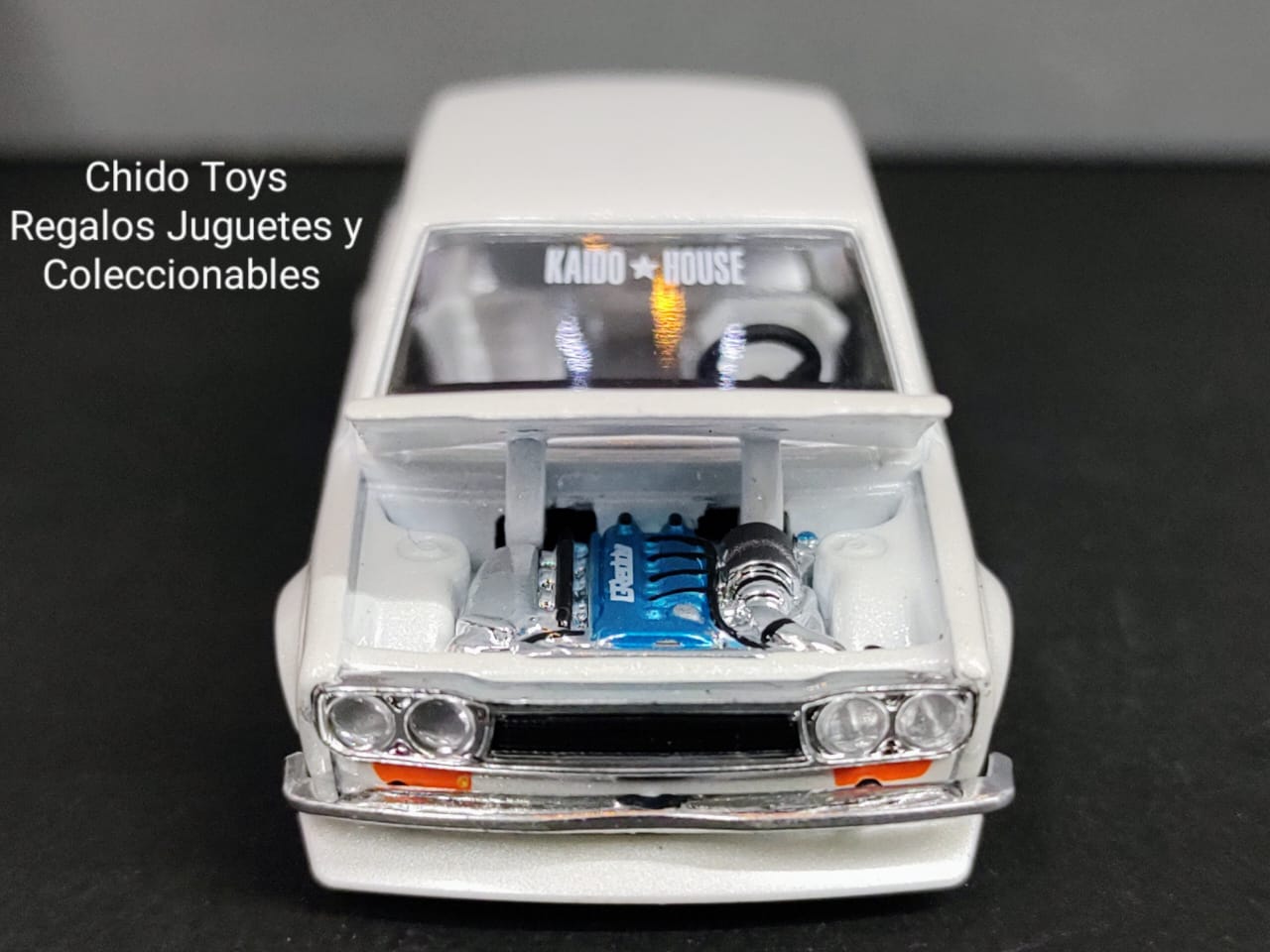 Auto a escala marca Kaido House & Mini GT, Modelo Datsun 510 Pro Street - Chido Toys
