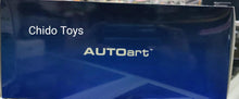 Cargar imagen en el visor de la galería, Auto a escala marca Autoart, modelo Juke R 2.0, edad 14+, color blanco
