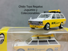 Cargar imagen en el visor de la galería, Auto a escala marca  Datsun Bluebird 510 Wagon Mooneyes
