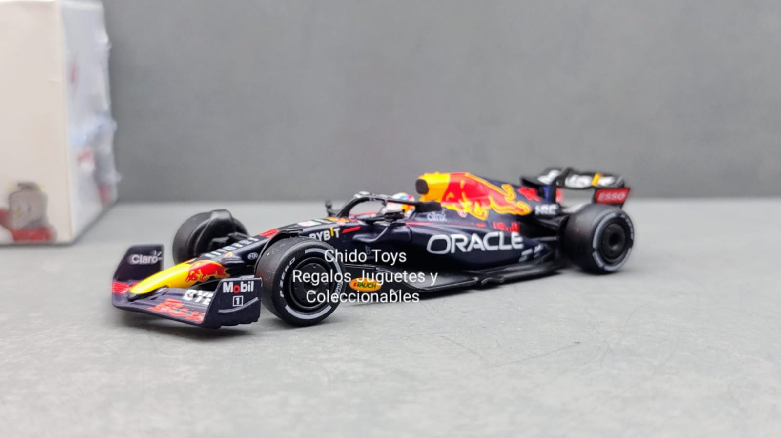 Sparky Oracle Red Bull Racing RB18 No.11 Checo Pérez 1:64 F1 2022 - Chido Toys